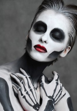 Kafatası yüz sanat kadınla