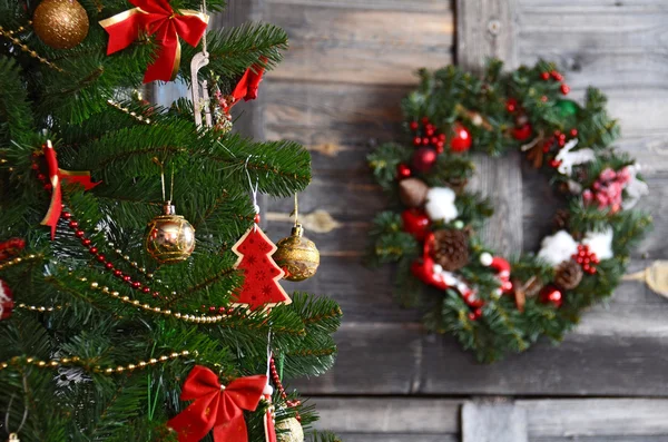 Decorações vintage na árvore de Natal — Fotografia de Stock