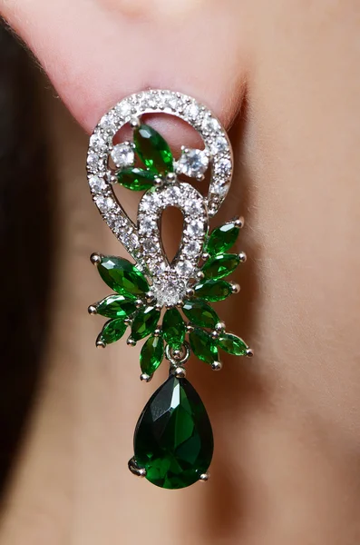 Kvinnliga örat i örhängen smycken — Stockfoto