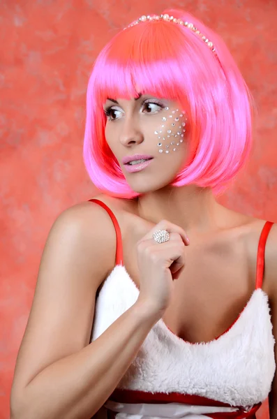 Gyönyörű lány rózsaszín hajjal — Stock Fotó