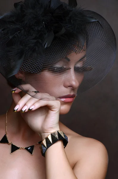 Mujer en sombrero negro con velo —  Fotos de Stock