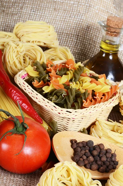 Zutaten für die Zubereitung von Pasta — Stockfoto