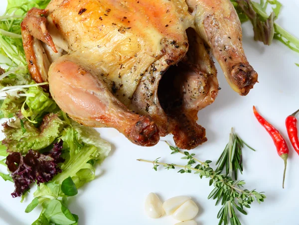 Baked hen with salad — Stock Photo, Image