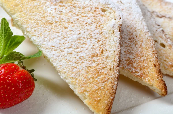 Tostadas con azúcar y mermelada de fresa — Foto de Stock