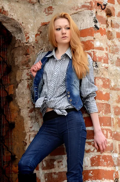 Woman at old brick wall — Stock Photo, Image