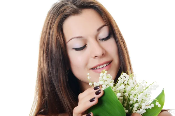Bela mulher detém flores — Fotografia de Stock
