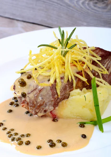 Mashed potatoes with meat — Stock Photo, Image