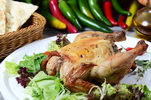 Baked hen with salad — Stock Photo, Image