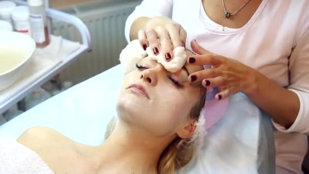 Temizlik ve yüz peeling. — Stok video