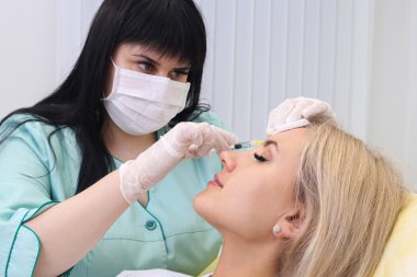 Gençleştirici yüz enjeksiyonları.