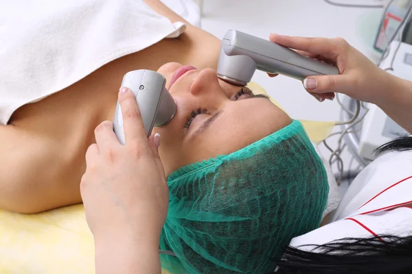 Procedure vibro-cell electrotherapy. — Stock Photo, Image