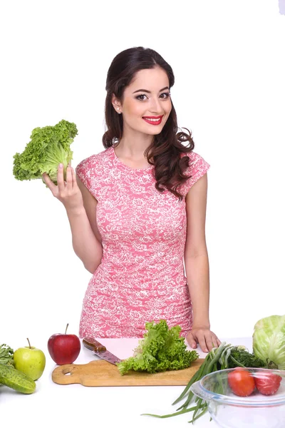 Concept d'alimentation saine. Couper les légumes en salade . — Photo
