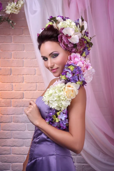 Girl in flowers — Stock Photo, Image