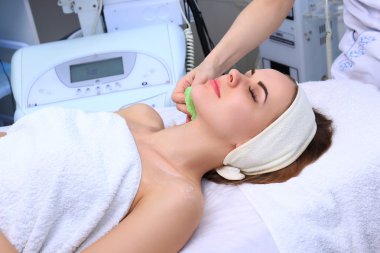 Güzellik salonunda temizlik peeling.
