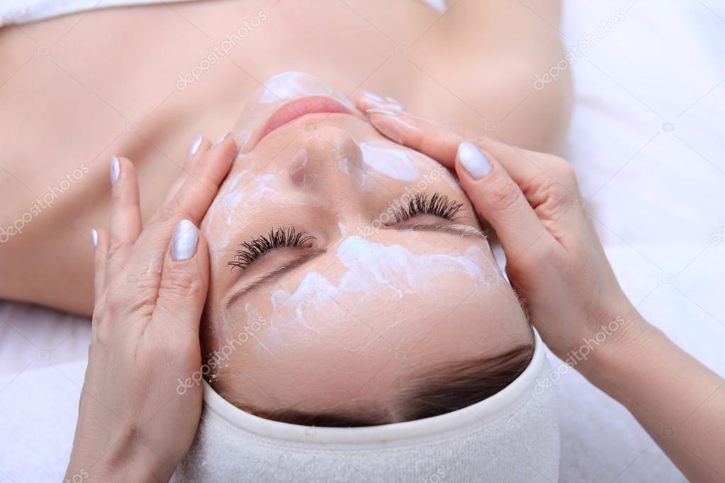 Cleansing peeling at the beauty salon.