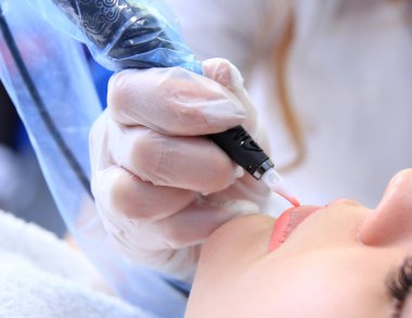 Kalıcı makyaj (dövme)