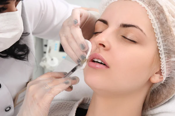 Rejuvenation procedure in beauty clinic — Stock Photo, Image