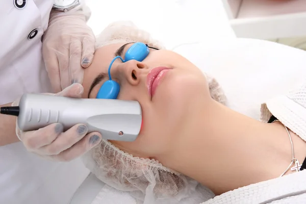 Treatment of skin using a laser — Stock Photo, Image