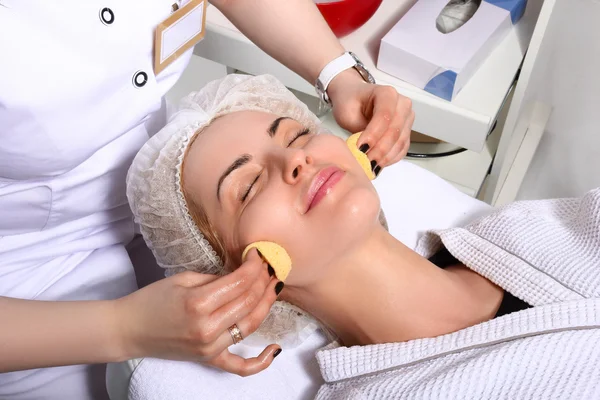 Şevval Özçelik Güzellik temizlik yapar