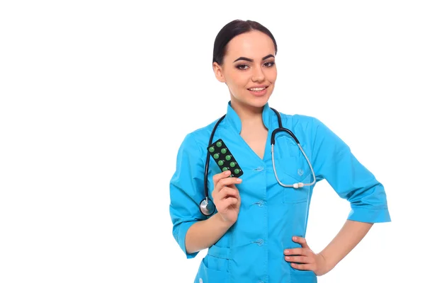 Médico dando pastillas de medicina . — Foto de Stock