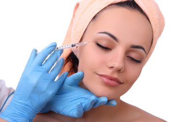 güzel kadın bir enjeksiyon yüzüne alır..