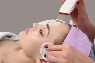 Ultrasonik temizlik kişi