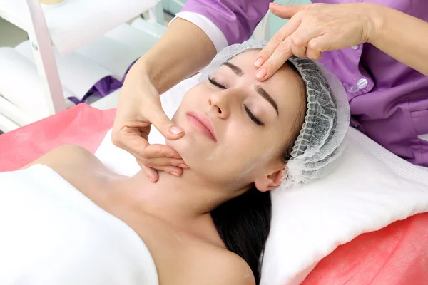 Spa. Cosmetische massage. — Stockfoto