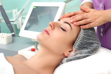 Kozmetik masaj sahip