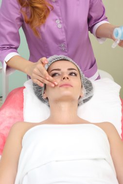 Kozmetik masaj sahip