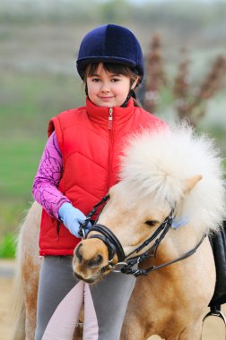 küçük kız ve midilli