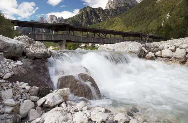 Mountain river — Stock Photo, Image