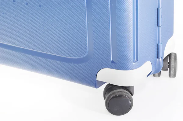 Blauer Koffer auf Rädern — Stockfoto