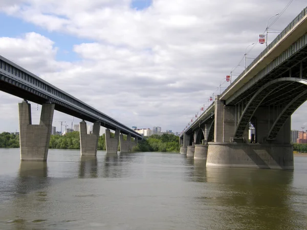 Dos puentes sobre el río Ob. Novosibirsk —  Fotos de Stock