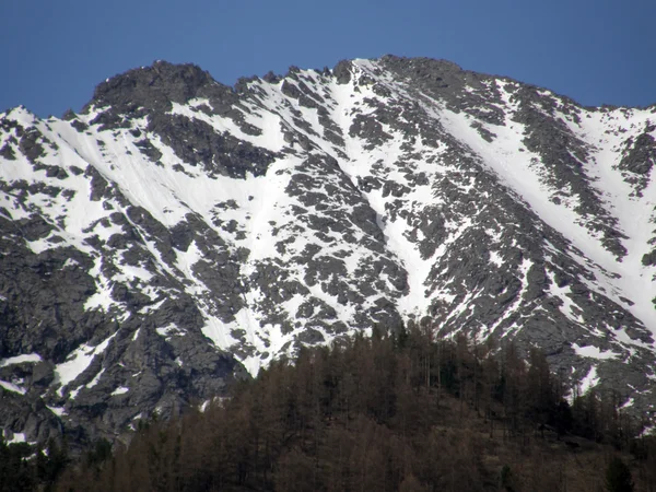 Picco. Montagne Sayan orientali. La Repubblica di Buryatia . — Foto Stock