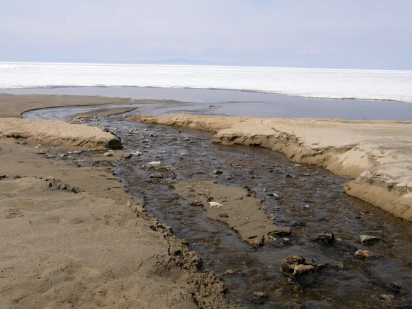 Lac Baïkal recouvert de glace. Printemps . — Photo