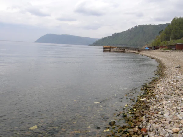 Praia da Primavera do Lago Baikal. Região de Irkutsk. Sibéria . — Fotografia de Stock