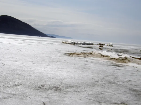 Jéggel borított Bajkál-tó. Tavaszi. — Stock Fotó