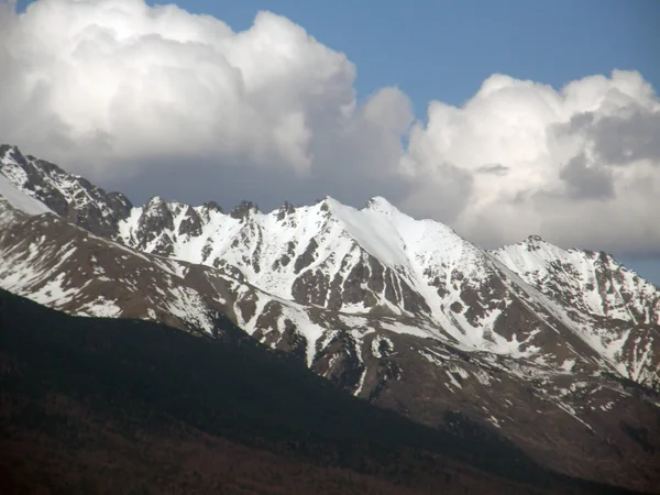 Пик. Восточные Саянские горы. Республика Бурятия . — стоковое фото