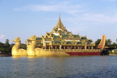 MAVNA, Karaweik Gölü Yangon, Myanmar yüzen Royal