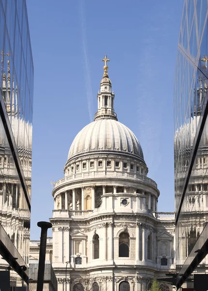 St pauls cathedral v Londýně — Stock fotografie