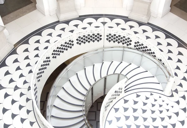 London - 12 April: Tate Britain spiraltrappa i London på A — Stockfoto