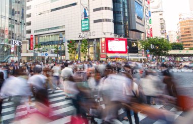 Tokyo, Japonya - 13 Mayıs 2015: Crossin Shibuya, yayalar yürüyüş