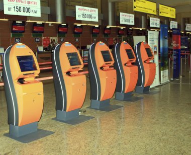  Self servis check-in kioskları havaalanında Sheremetyevo terminal D