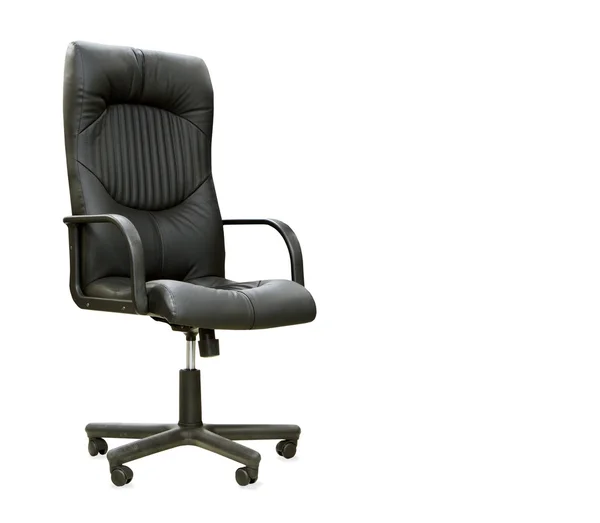 La silla de oficina de cuero negro. Aislado —  Fotos de Stock