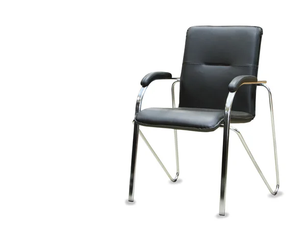 Krzesło biurowe z czarnej skóry. Izolacja — Zdjęcie stockowe