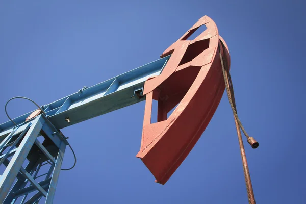 Work of oil pump jack on a oil field — Stock Photo, Image