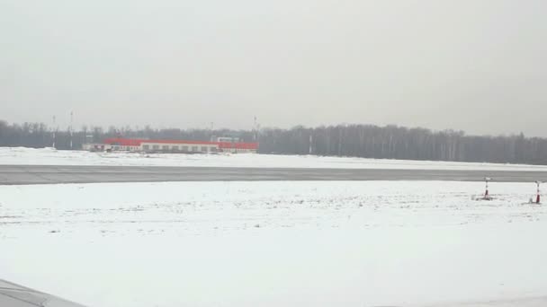 Vista de avião para o Aeroporto Internacional Domodedovo . — Vídeo de Stock