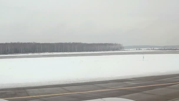 Vista de avião para o Aeroporto Internacional Domodedovo . — Vídeo de Stock