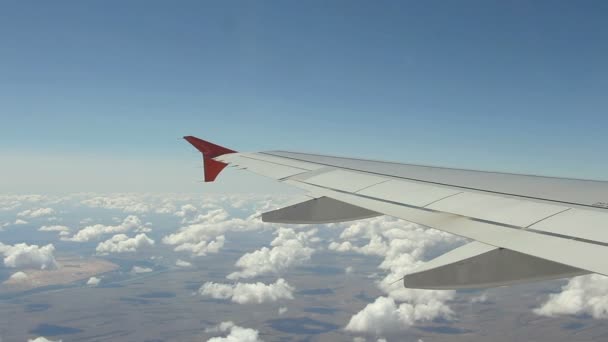 Blick Vom Fenster Auf Die Tragfläche Des Flugzeugs — Stockvideo