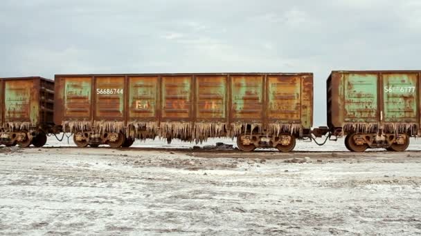 Old rusty train on the salt lake Baskunchak — Stock Video